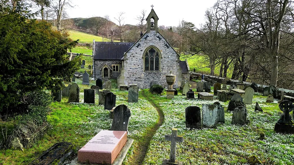 Eglwys Sant Tysilio, ger cymuned Llantysilio, Llandysilio-yn-Iâl, Llangollen, Sir Ddinbych, Dyffryn Dyfrdwy