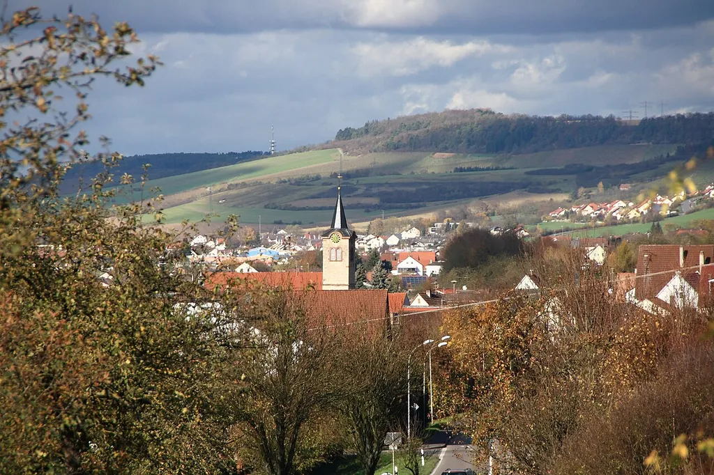 Evangelische Kirche in Bad Mergentheim-Edelfingen im Herbst 2013.