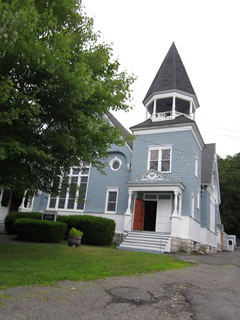 Housatonic Congregational Church, Housatonic, Massachusetts This is an image of a place or building that is listed on the National Register of Historic Places in the United States of America. Its reference number is 02000377 (Wikidata).