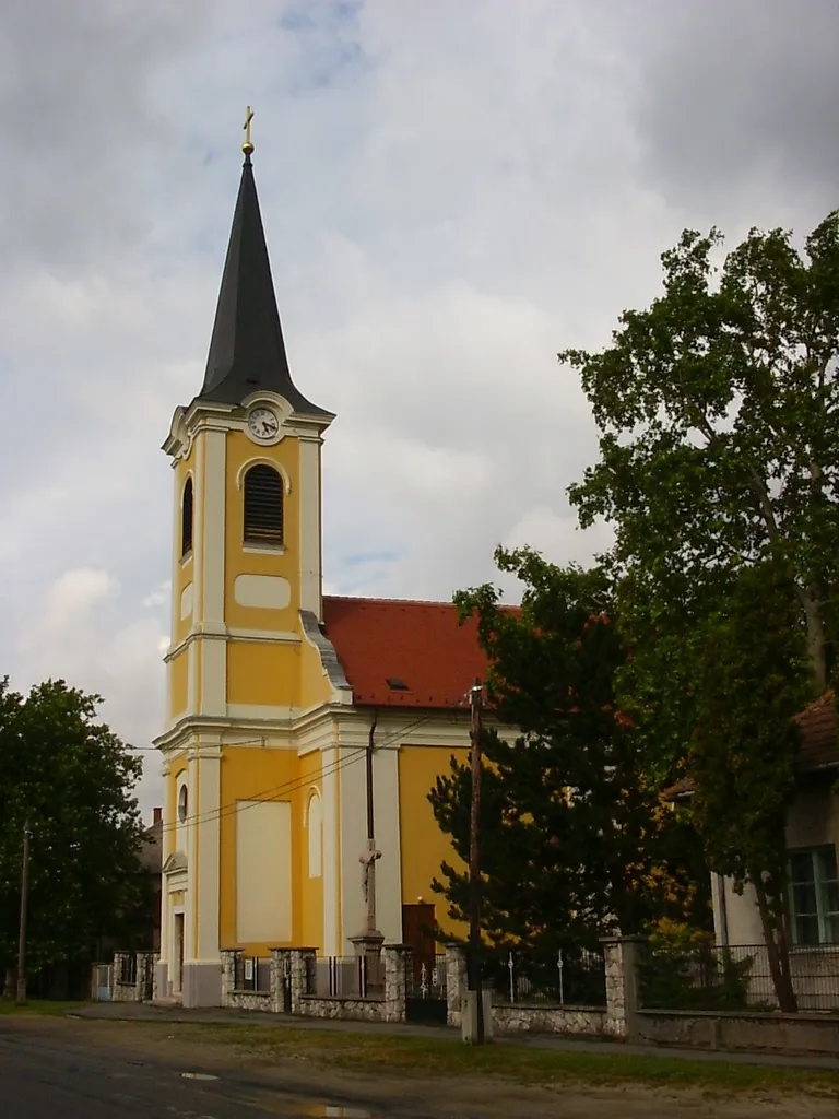 Pér, Roman catholic church