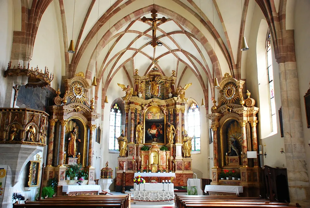 This media shows the cultural heritage monument with the number 16380 in South Tyrol. (Wikidata) Innenraum der Kirche St. Peter und Paul in Partschins/Parcines, Vinschgau, Provinz Südtirol/Alto Adige, Italien.