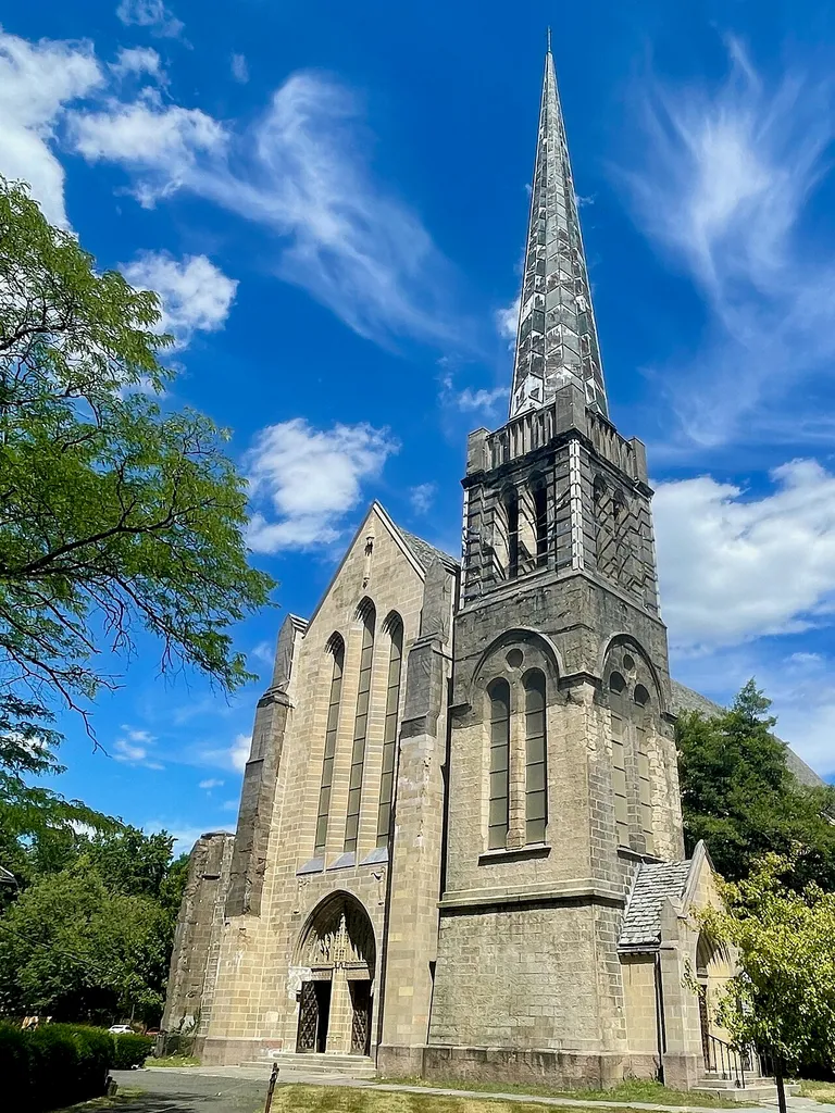 The Crescent Avenue Presbyterian Church in Plainfield, New Jersey. Contributing property of the Crescent Area Historic District. This is an image of a place or building that is listed on the National Register of Historic Places in the United States of America. Its reference number is 80002523 (Wikidata).