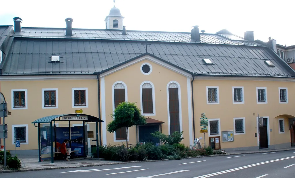 Das Gmundner Karmelitinnenkloster samt -kirche wurde 1828 vom damaligen Prager Mutterkloster aus gegründet.