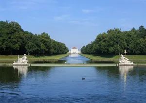 Nymphenburger Park mit Allee und Kapuzinerhölzl