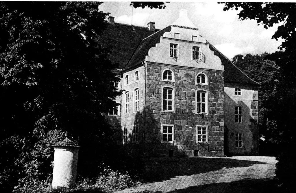 Herrenhaus Kurzen-Trechow in Mecklenburg Datum: um 1900 Urheber: Gustav Freiherr von Plessen zu Dolgen (mutmaßlich) Quelle: privates Fotoarchiv der eigenen (mütterl.) Familie