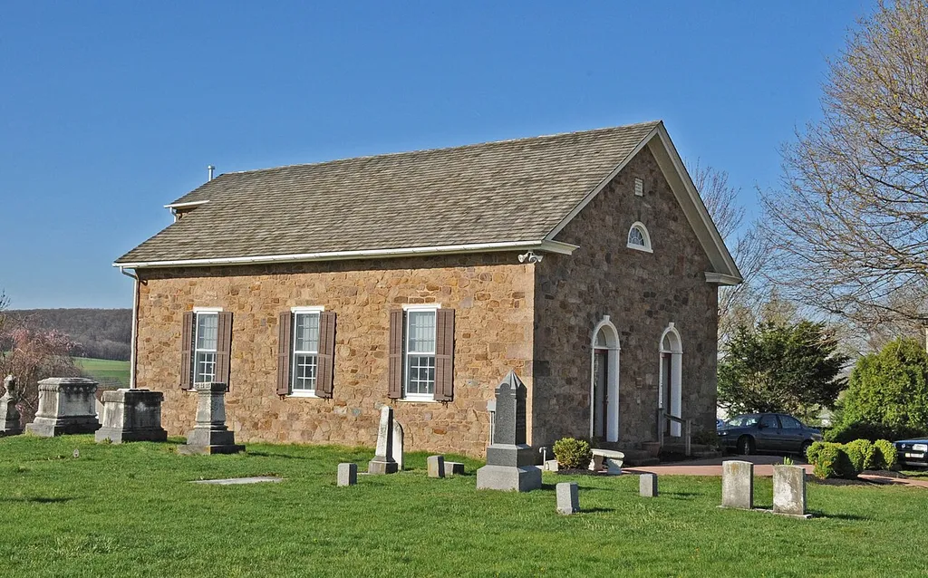 BUILT IN 1843; THE CHURCH DECLINED AFTER THE CIVIL WAR BECAUSE OF A LACK OF MALE MEMBERS. IT WAS RENTED OUT TO VARIOUS OTHER DENOMINATIONS. IT IS NOW OWNED BY THE CAERNARVON HISTORICAL SOCIETY