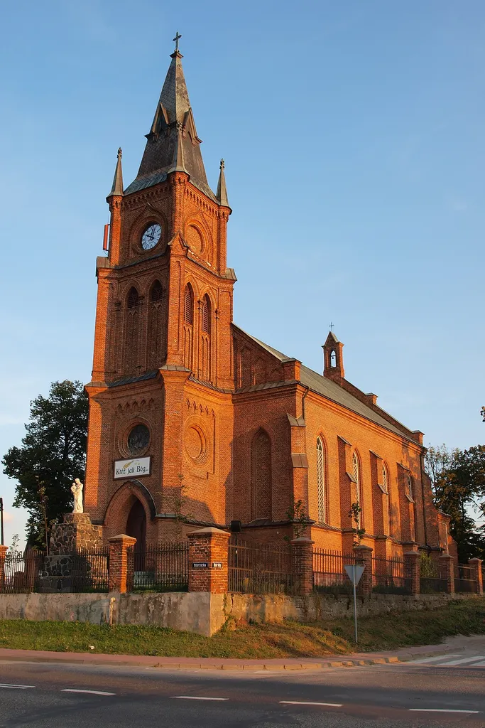 Kalisz Dobrzec, ul. Dobrzecka 193 - kościół pw. św. Michała Archanioła z lat 1886-87, widok od ul.Dobrzeckiej (zabytek nr 441/A)