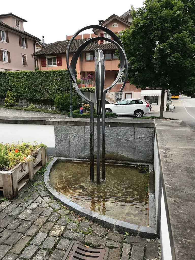Brunnen Beckenried Wasserspiel Kirche(Nidwalden)