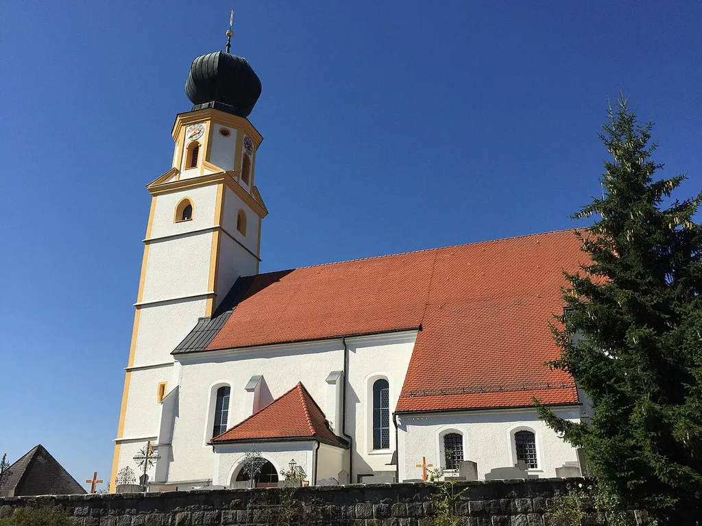 Kath. Pfarrkirche hl. Martin und Friedhof