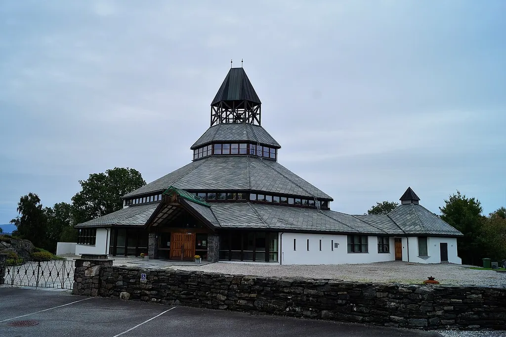 Sund kirke på Klokkarvik, Sund kommune