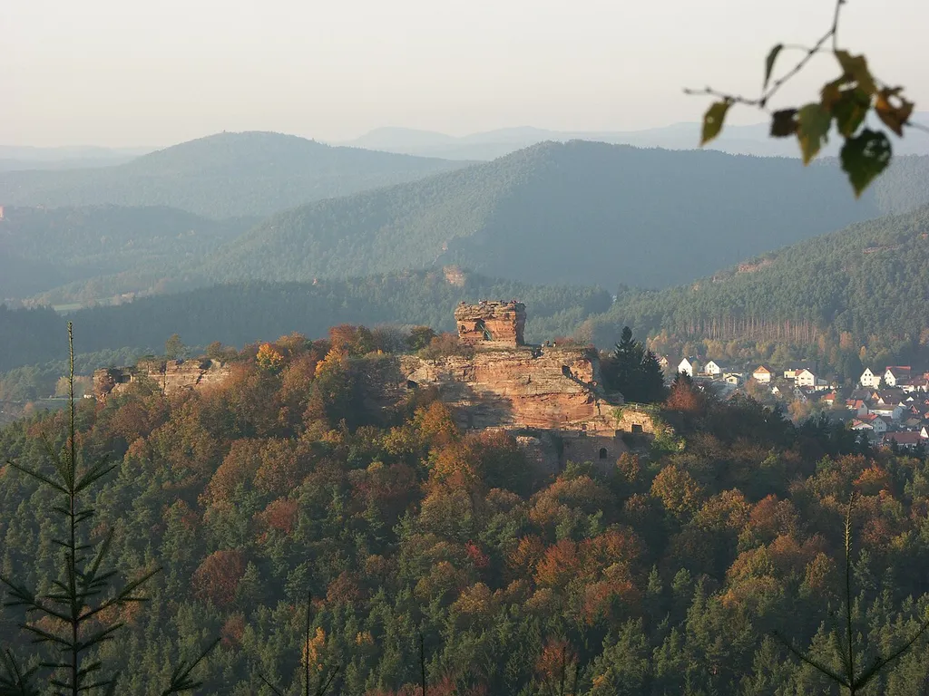 Burgruine Drachenfels bei Busenberg im Pfälzer Wald.