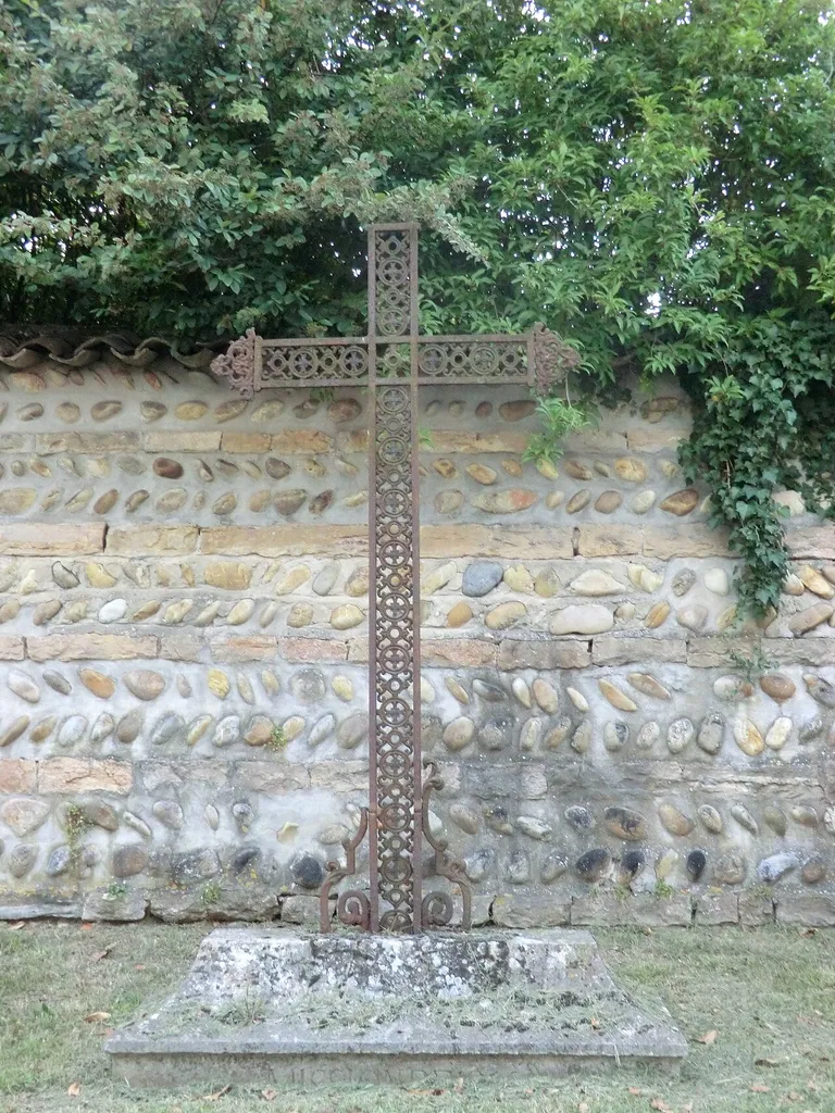 North-east cross of the Saint-Maurice church of Saint-Maurice-de-Beynost.