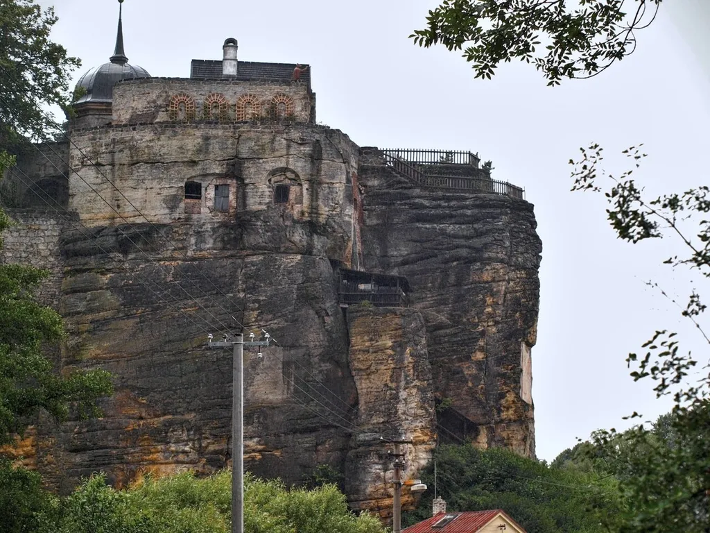 Sloup, skalní hrad