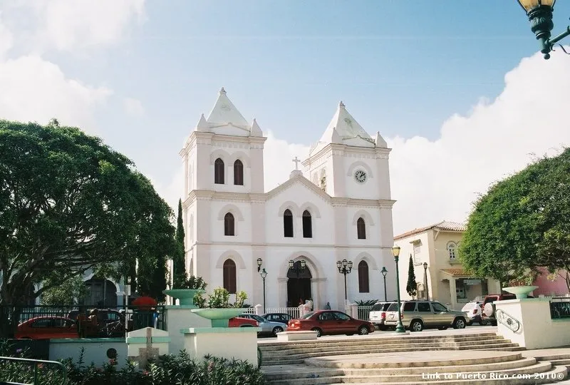 Está localizada en el pueblo más alto de la isla con 2,000 pies sobre el nivel del mar. La Parroquia San José ha sido declarada un monumento histórico nacional y la misma fue construida en 1887. Es de estilo gótico con un altar hecho de madera y yeso y laminado en oro. Fue la última parroquia construida en Puerto Rico bajo el dominio de España. Para más información sobre Aibonito visite a www.enlaceapuertorico.com. This is an image of a place or building that is listed on the National Register of Historic Places in the United States of America. Its reference number is 84000451 (Wikidata).