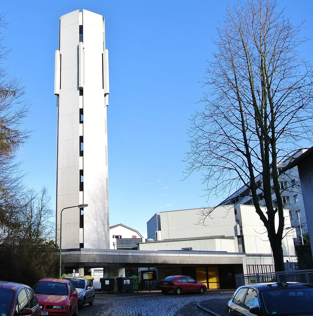 Neue Bethlehemkirche in Frankfurt-Ginnheim von Klaus-Peter Heinrici aus dem Jahr 1971
