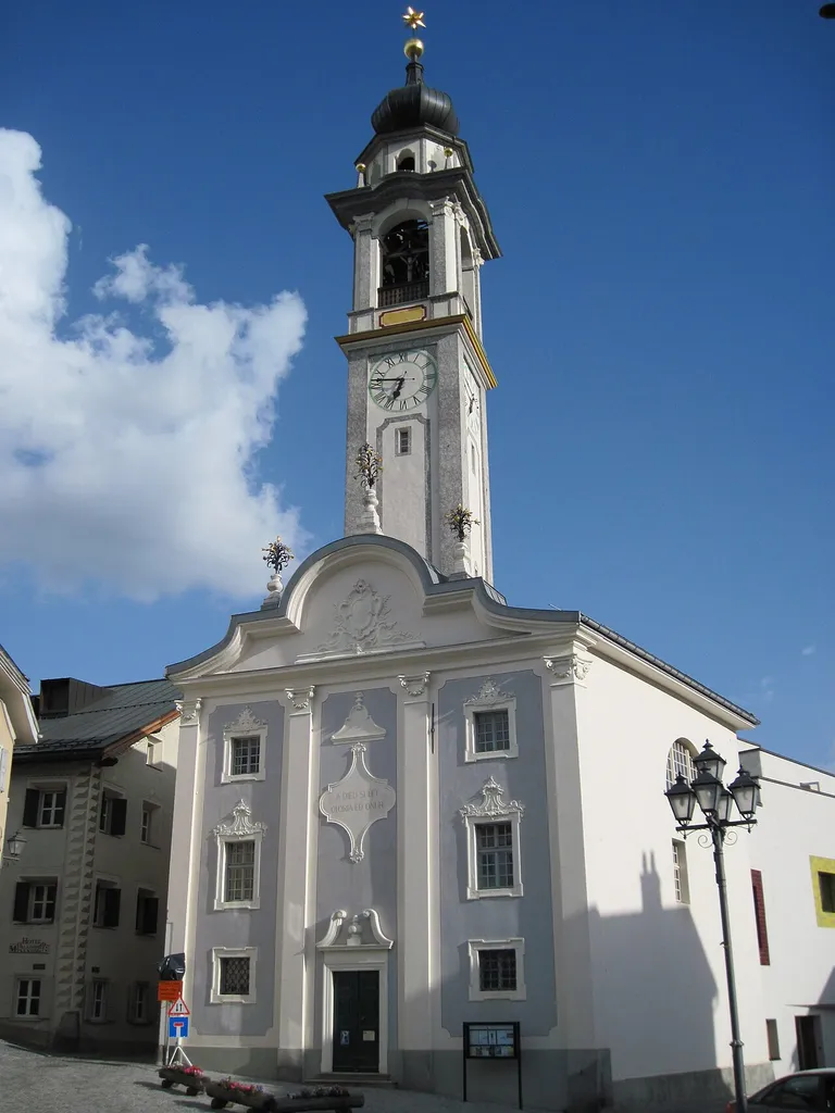 reformierte Dorfkirche in Samedan (Kanton Graubünden)