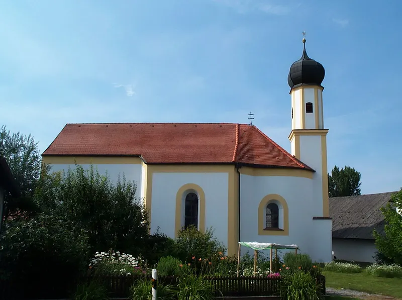 Obersunzing 35. Kath. Filialkirche St. Stephan, einheitlicher barocker Neubau, 1723; mit Ausstattung.