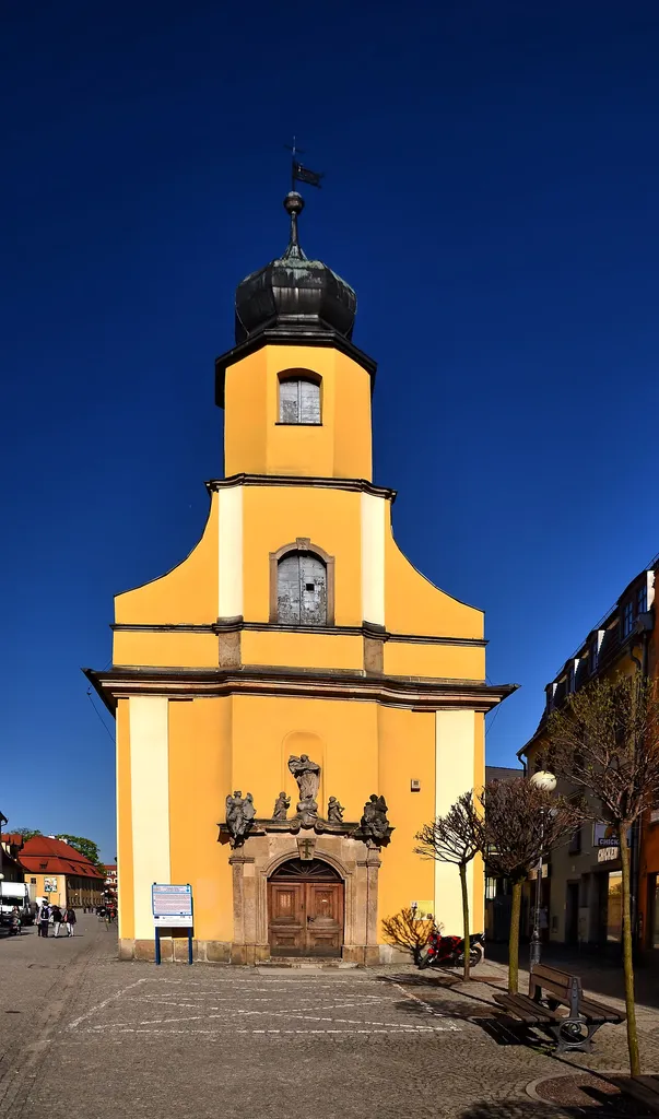 Cerkiew Świętych Apostołów Piotra i Pawła w Jeleniej Górze znajdujący przy ulicy 1 Maja. Dawniej barokowy kościół Najświętszej Marii Panny. Miasto Jelenia Góra.