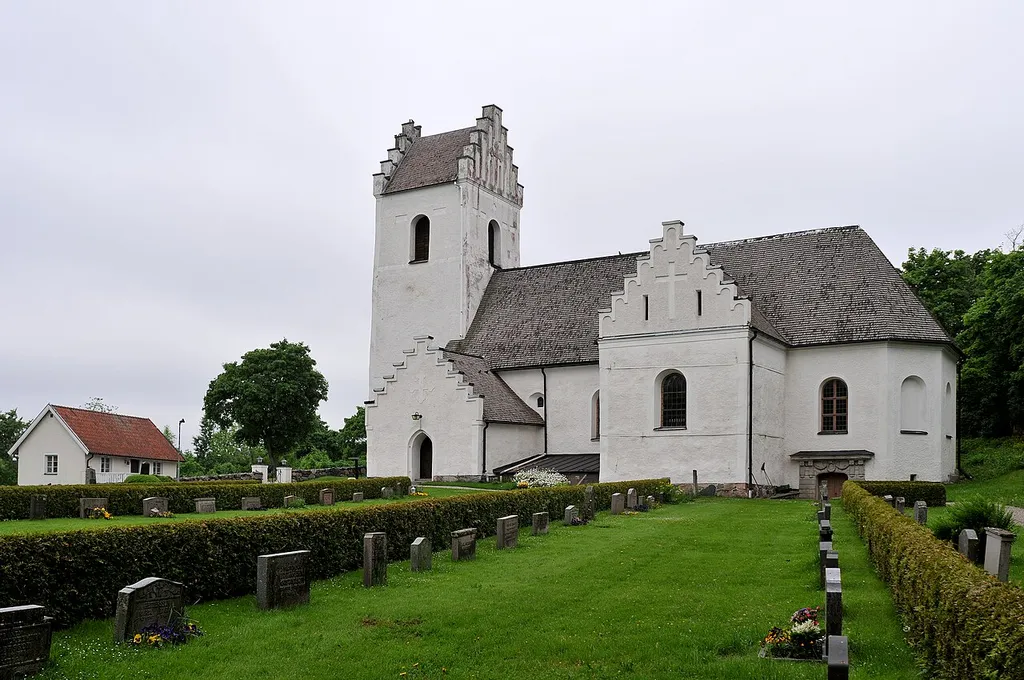 Gillberga kyrka i Eskilstuna kommun. Den är församlingskyrka i Västra Rekarne församling i Strängnäs stift.
