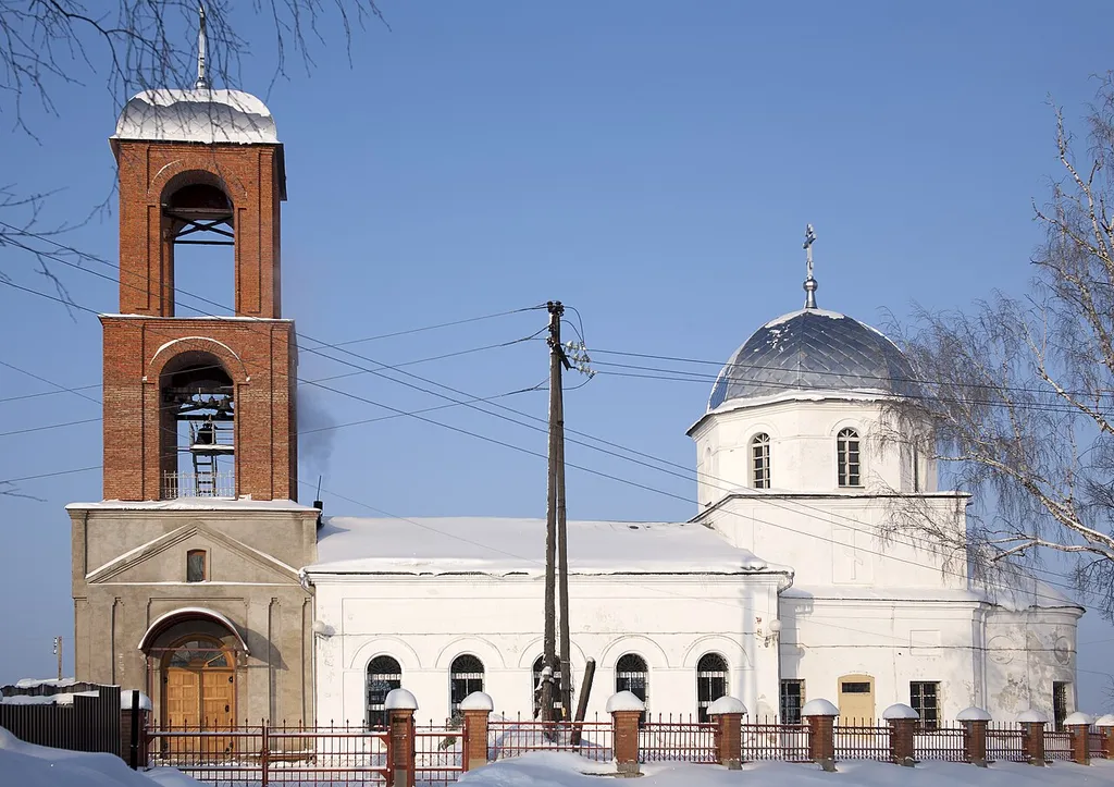 Каменный од­но­куполь­ный храм в стиле клас­си­циз­ма. Построен в 1810–1817 годы, обширная трапезная с Ильинским и Сер­ги­евс­ким приделами выстроена вновь в 1846 году. Закрыт в 1938 году, вскоре сломаны купол и ко­локоль­ня. Открыт в 1990 году, от­ре­мон­ти­рован, купол и ко­локоль­ня выстроены новые в уп­ро­щён­ных формах. Карточка храма