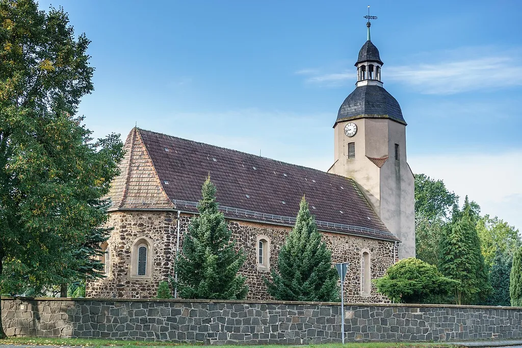 Kirche an der L 672, Hauptstraße in Falkenberg/Elster OT Schmerkendorf This is a picture of the Brandenburger Baudenkmal (cultural heritage monument) with the ID 09135238 (Wikidata)
