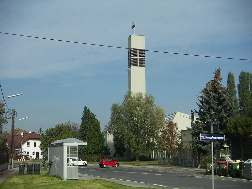 Pfarrkirche Schwarzlackenau, St.-Antonius-von-Padua-Kirche, in Wien, Bezirk Floridsdorf, Ortsteil Jedlesee, Siedlung Schwarzlackenau. Architekt: Leo Splett