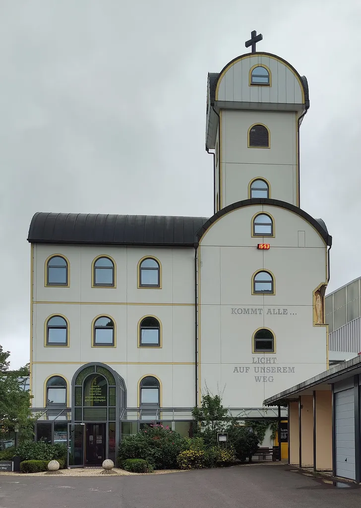 Ökumenische Autobahnkirche Licht auf unserem Weg Geiselwind, A3, Autohof Strohofer (Ausfahrt Nr. 76 Geiselwind), Landkreis Kitzingen, Unterfranken, Bayern, Deutschland.Die Autobahnkirche wurde vom Autohof Strohofer privat finanziert und ist rund um die Uhr geöffnet.
