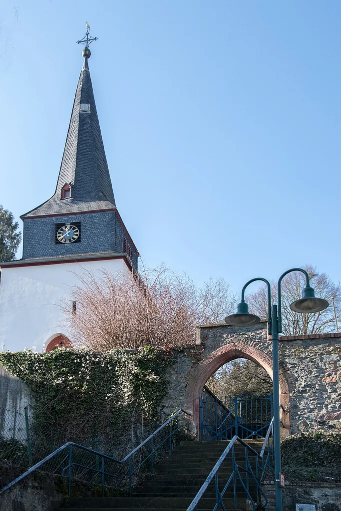 Denkmalgeschützte evangelische Kirche in Mühltal, Ortsteil Nieder-Beerbach, Kirchweg 10