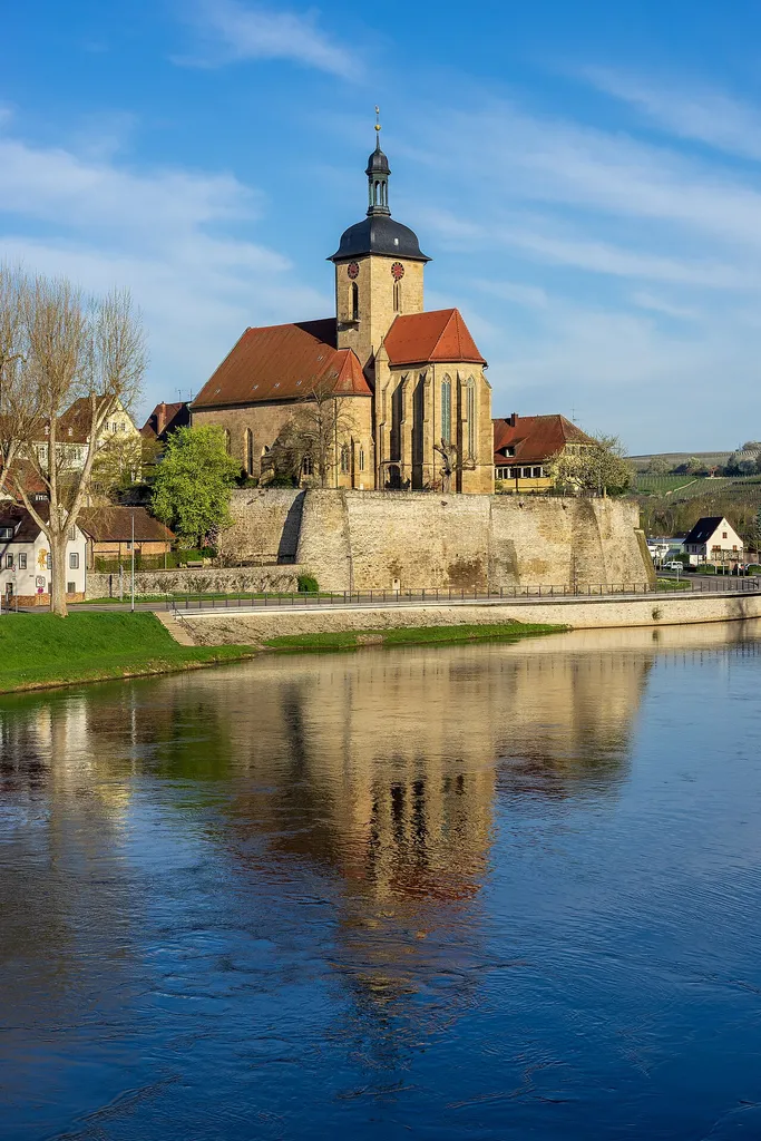 Lauffen am Neckar, Germany: The Saint Regiswindis church rises on a rock directly on the riverbank of the Neckar. The photo tries to emphasize this special situation. View from south-east from the old Neckar bridge.