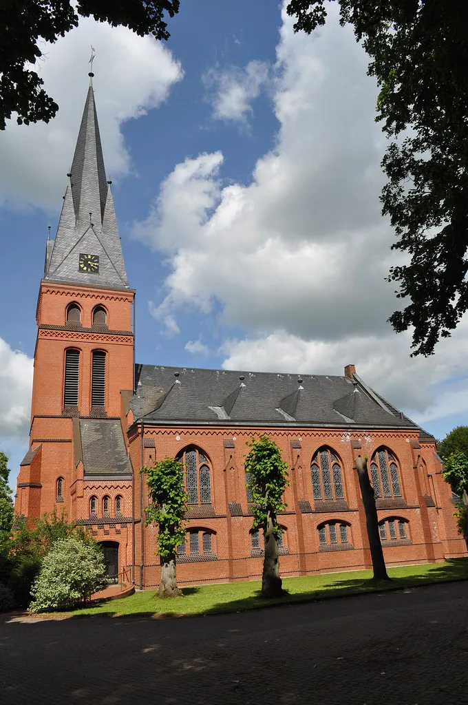 Christuskirche in Hemmoor-Warstade, Ansicht von Südwesten. This is a photograph of an architectural monument.It is on the list of cultural monuments of Hemmoor, no. 35.202.200.017.