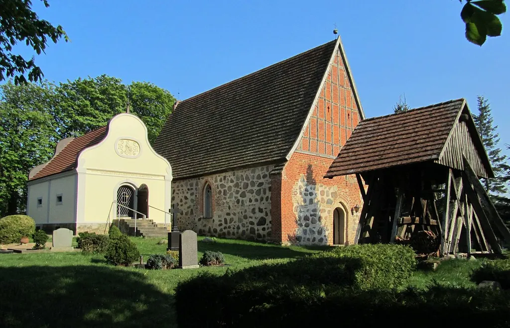 Dorfkirche und Kapelle der Pressentins in Prestin, Landkreis Ludwigslust-Parchim, Mecklenburg-Vorpommern, Deutschland
