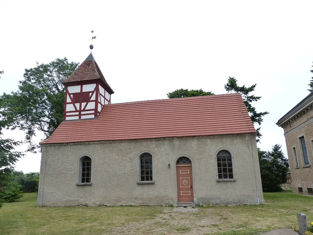 Kirche in Auerose, Gemeinde Neu Kosenow, Südseite