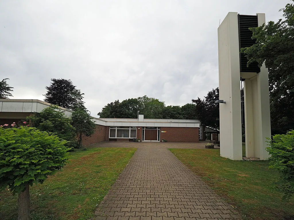 Auferstehungskirche (Krefeld) - Blick auf die Kirche