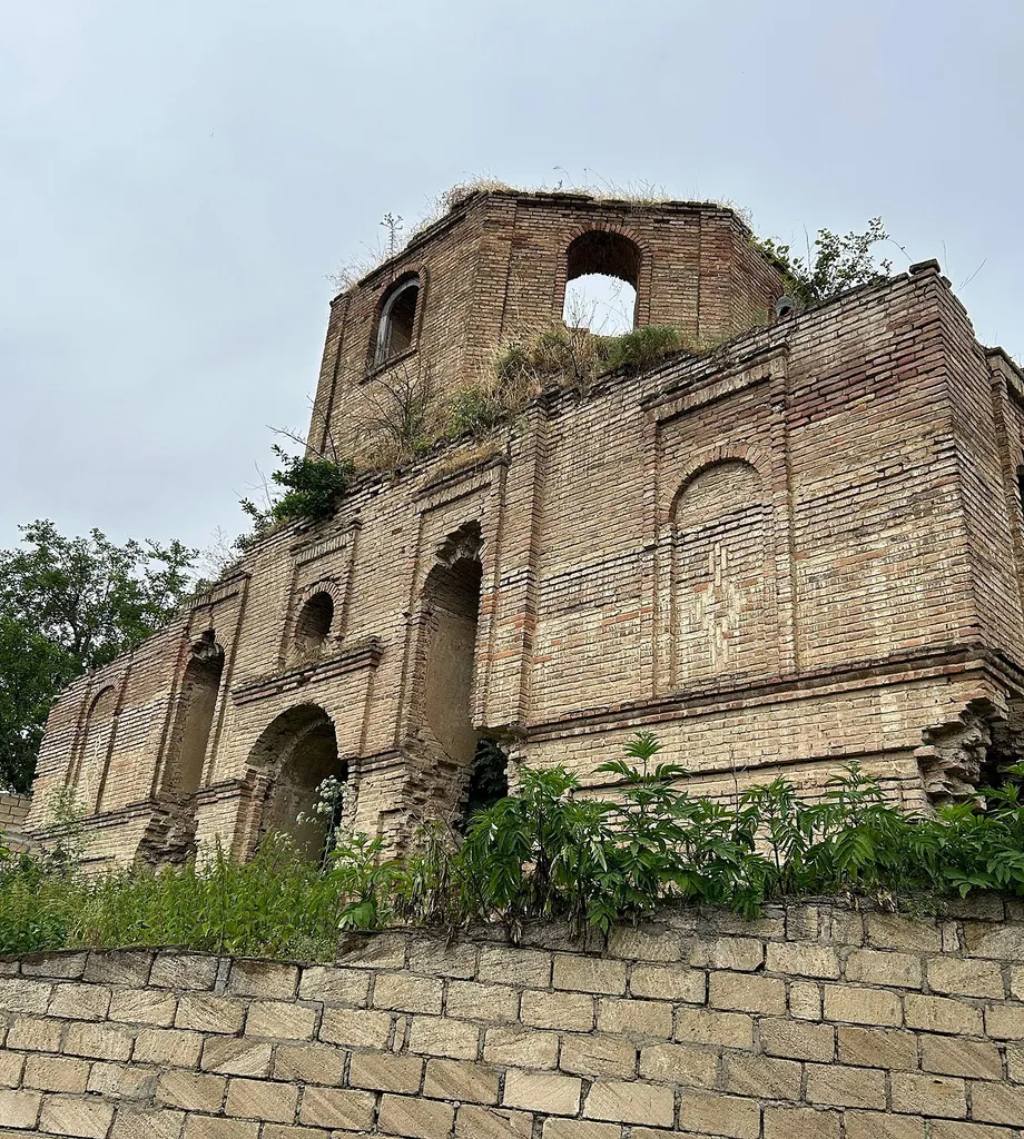 This is a photo of a monument in Azerbaijan identified by the ID 4197