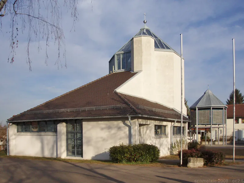 Katholische Pfarrkirche Heilig Kreuz im Kreuzgrund in Heilbronn-Böckingen