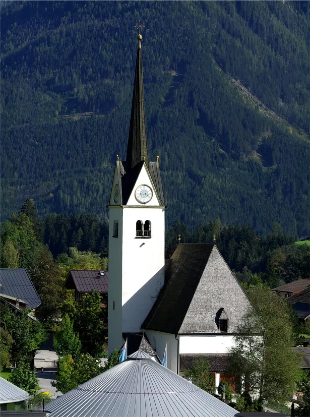 Kath. Pfarrkirche hl. Nikolaus und Friedhof