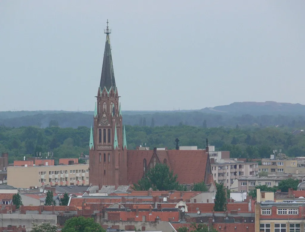 Stephanuskirche (Berlin-Gesundbrunnen), von der Humboldthöhe aus gesehen