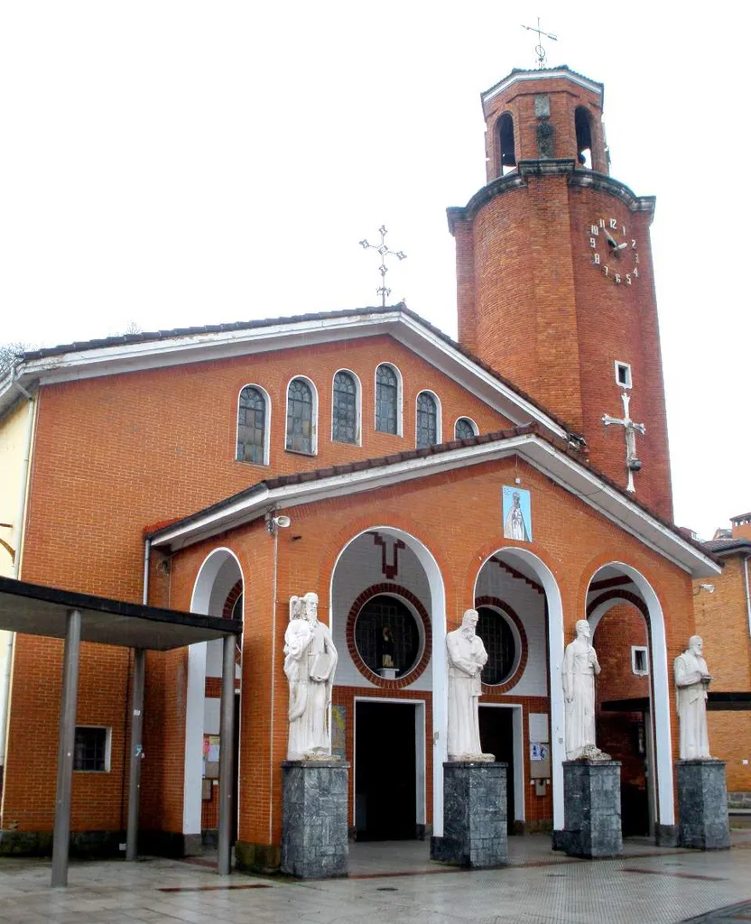 Blimea (San Martín del Rey Aurelio, Asturias) - Iglesia de Santa María de las Nieves