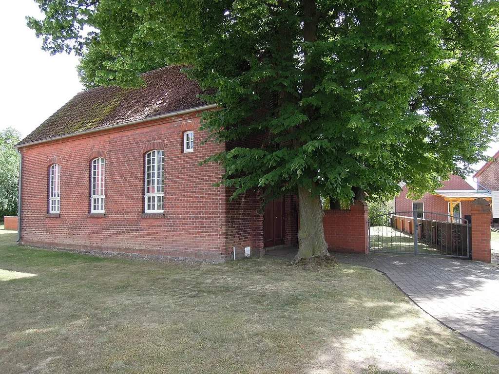 Kirche Meltendorf -Nordwestansicht- im Juni 2022