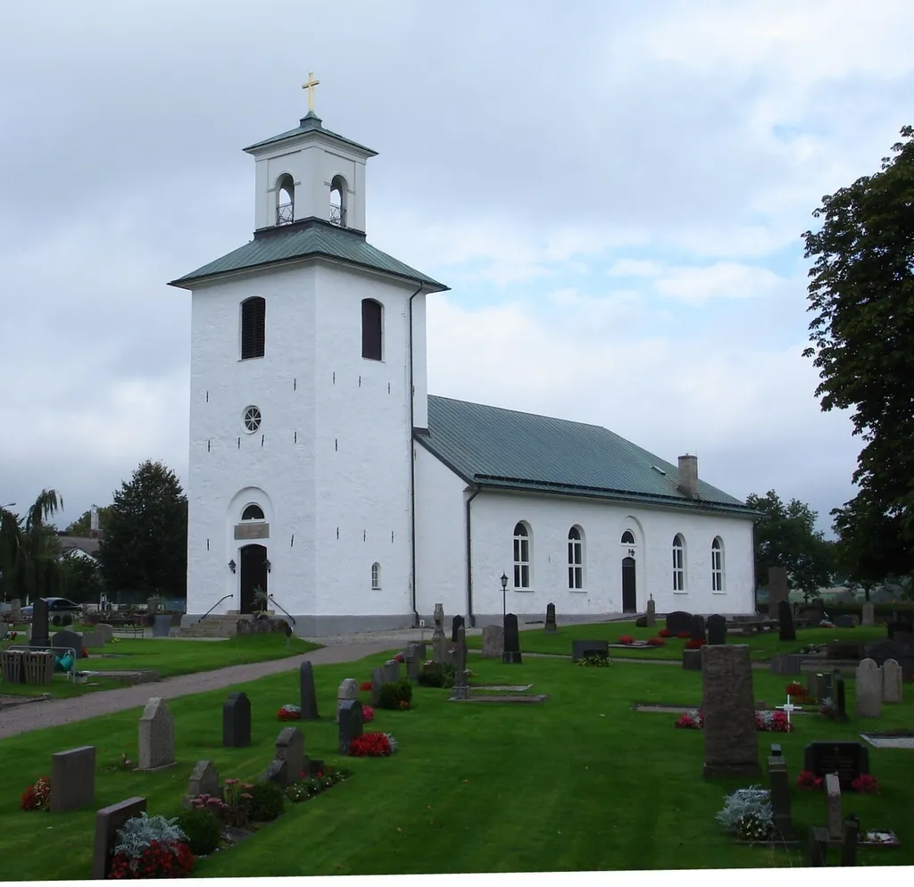 Enslövs kyrka från sydväst en septemberdag 2011