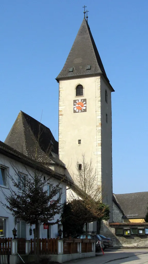 Kirchturm der Pfarrkirche Pergkirchen in der Stadtgemeinde Perg