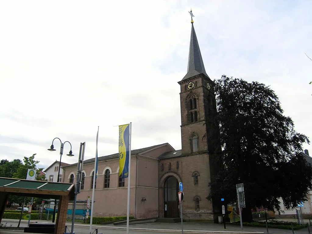 die evangelische Stadtkirche St. Wendel, Ansicht vom Schlossplatz.