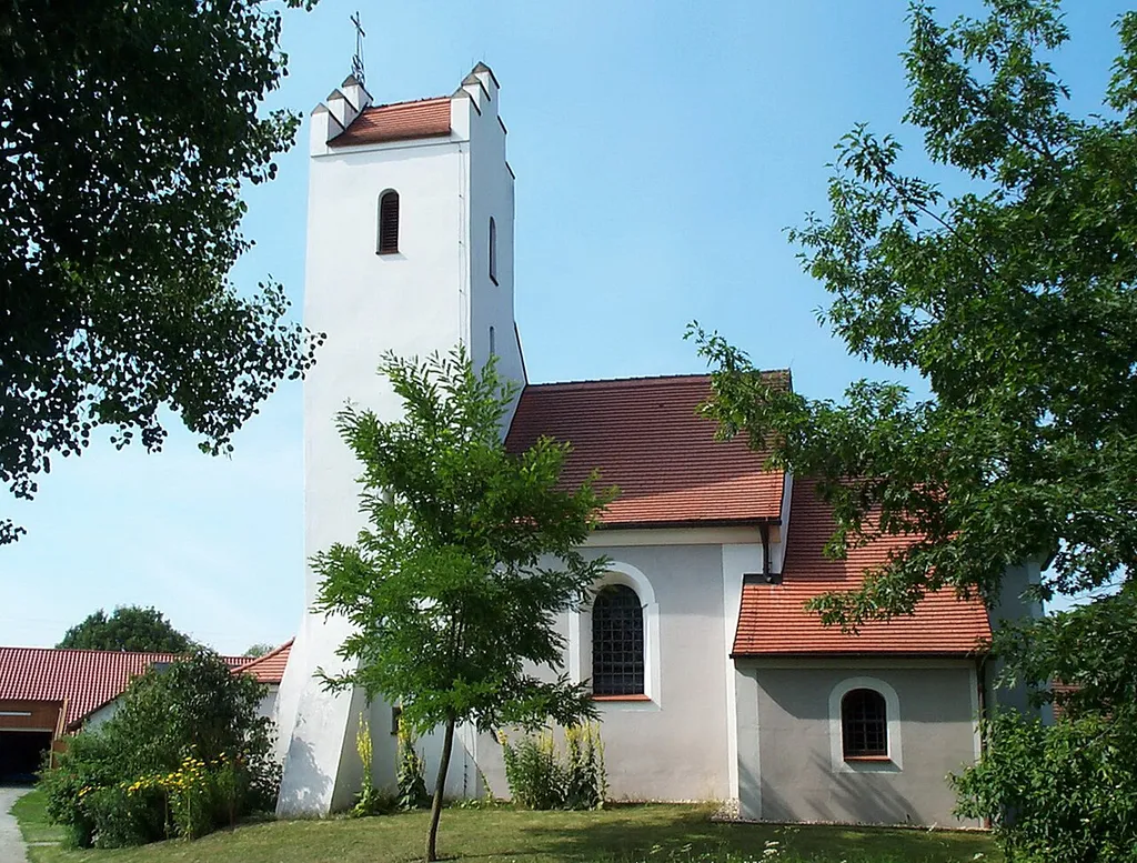 Niedersunzing, Martinsring 2. Kath. Filialkirche St. Martin, spätes 17. Jh., Turm 15. Jh.; mit Ausstattung.