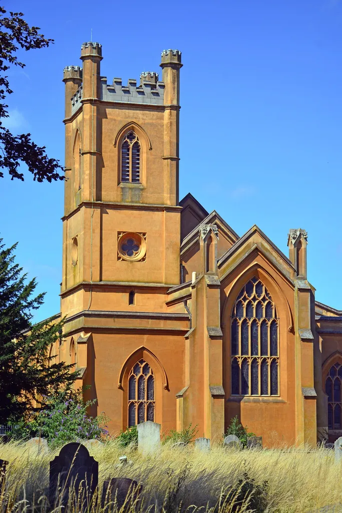 Architect: George Smith, 1822, in the Perpendicular Gothic-Revival style. Master-Builder: John Chart. Channelled cement render with some Bath stone dressings. Grade II*-listed. Parish Church of St Peter and St Paul, Church Road, Mitcham, London Borough of Merton. (<a href="https://creativecommons.org/licenses/by-sa/2.0/deed.en" rel="nofollow">CC BY-SA</a> - credit: Photo by George Rex.)