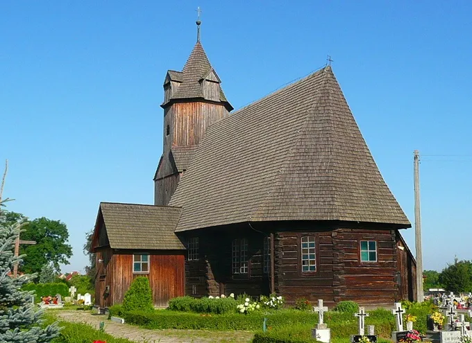 Krzywiczyny - dawny kościół ewangelicki, obecnie rzymskokatolicki parafialny p.w. Świętej Trójcy, drewn., 1623 (zabytek nr 64/53 z 9.12.1953)