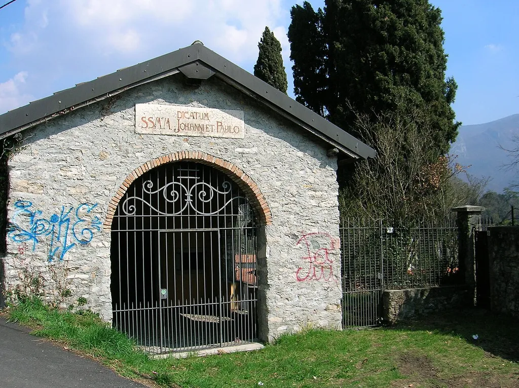 oratorio privato dedicato ai santi Giovanni e Paolo, con dipinti del XII secolo