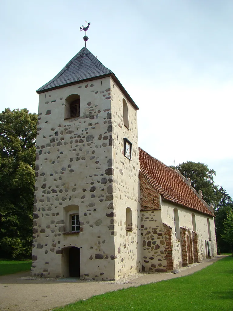 Kirche in Rambow. Foto: Peter Schmelzle, August 2011