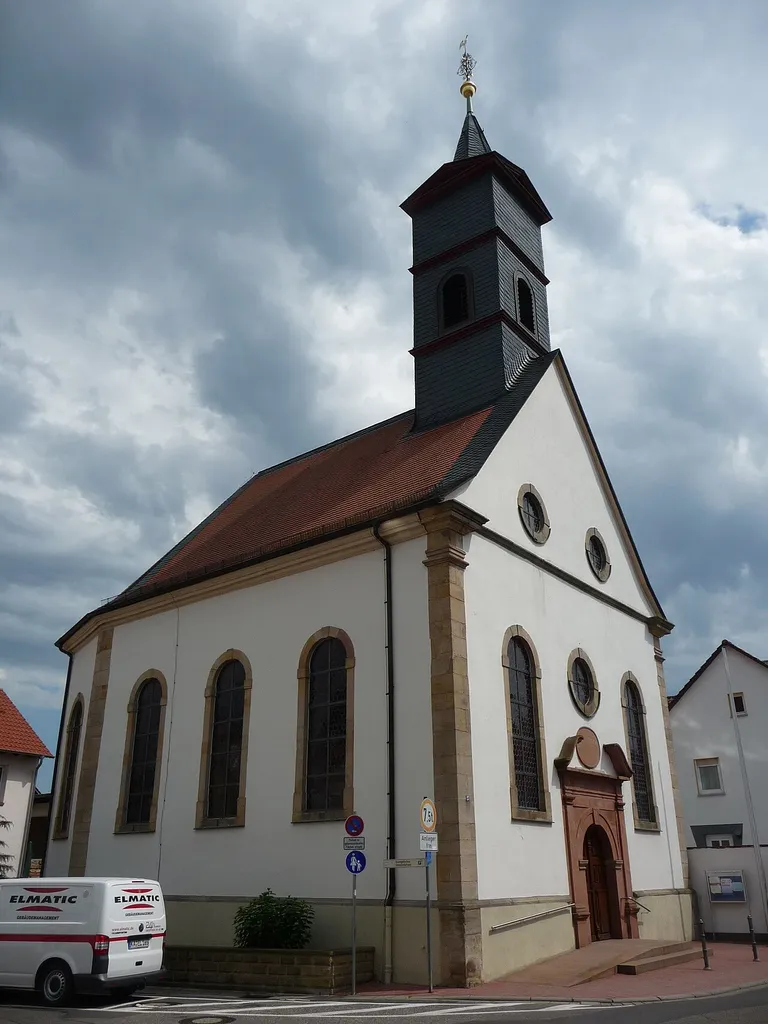 Offenbach an der Queich ist eine Ortsgemeinde im Landkreis Südliche Weinstraße in Rheinland-Pfalz.