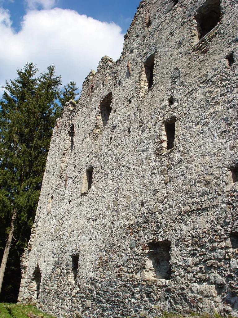 Ruine Altrasen in der Gemeinde Rasen-Antholz - ehemals Sitz des Gerichts Altrasen
