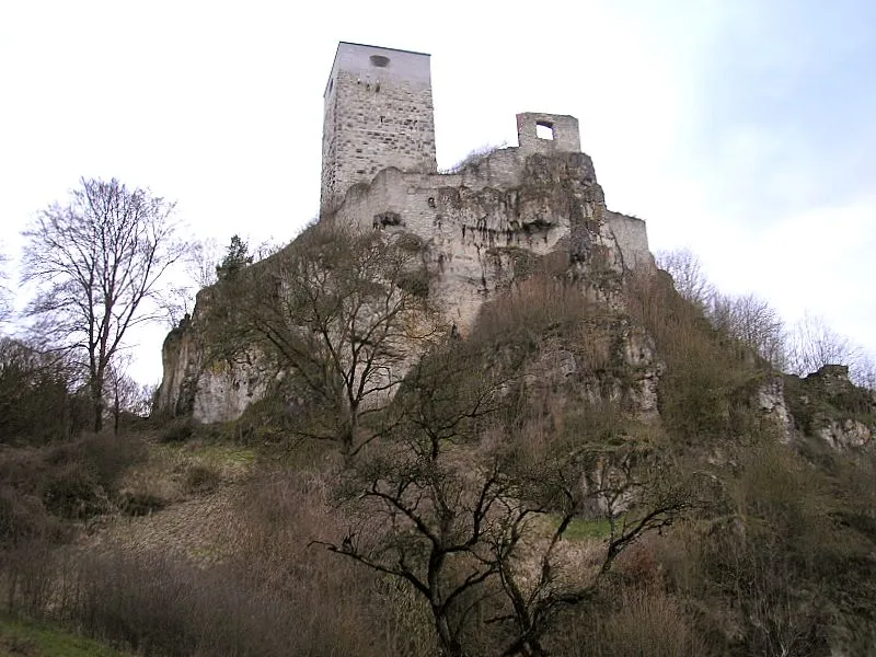 Die Burg auf dem Jurafelsen
